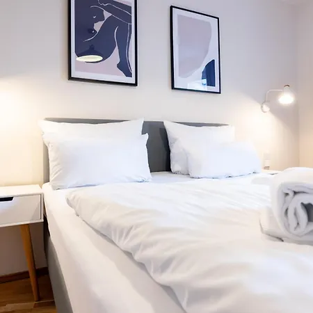 Bright Zentrum-west Stadion - Neueroeffnung - New Opening Aparthotel *